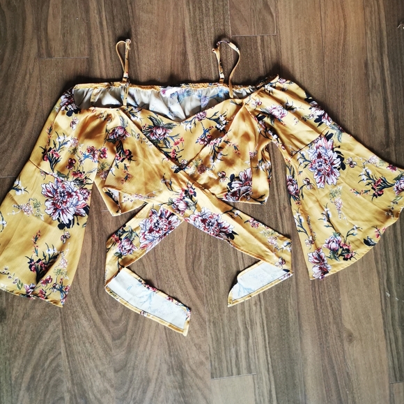 KOOKA Off the Shoulder Crop - Mustard Yellow - Picture 2 of 7